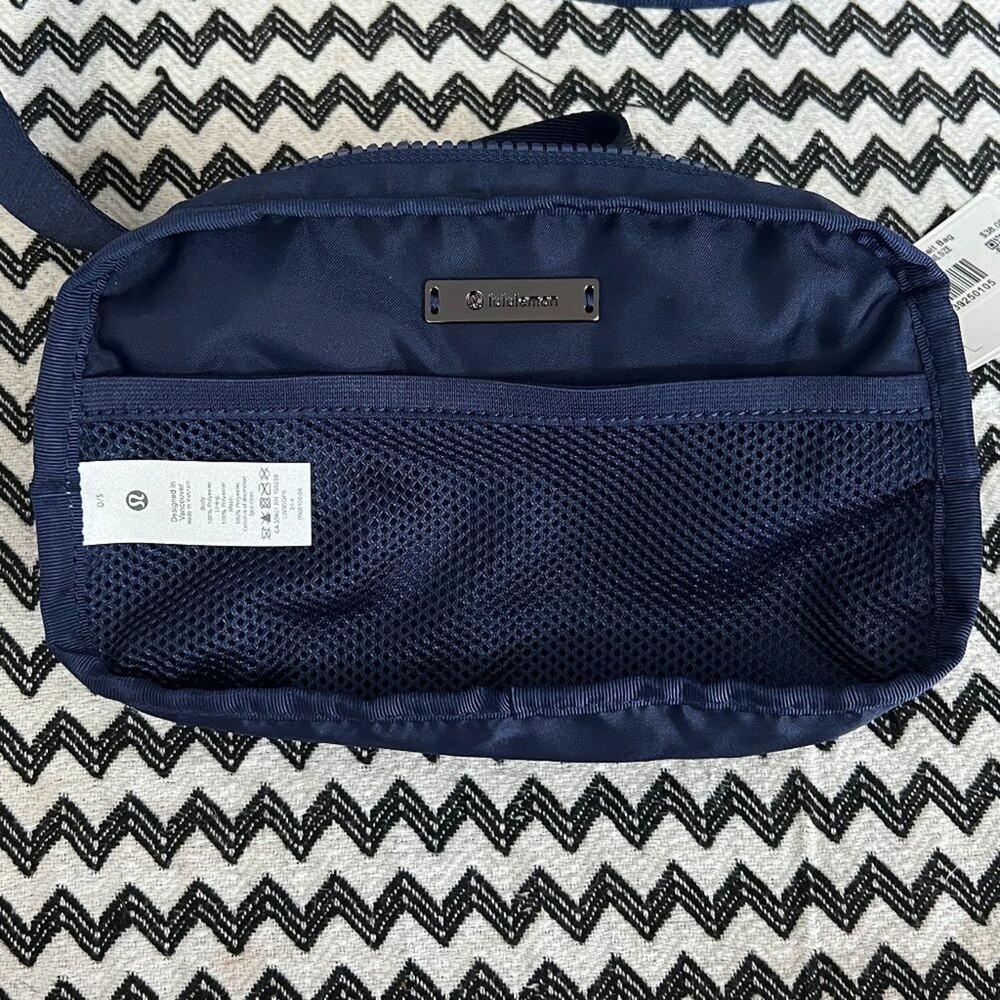 NWT Heritage 365 Camo Smoky Red Night Sea Multi lululemon Everywhere Belt Bag - Picture 8 of 12